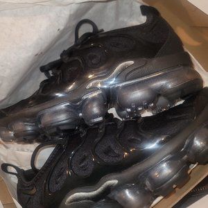 NIKE VAPORMAX PLUS
